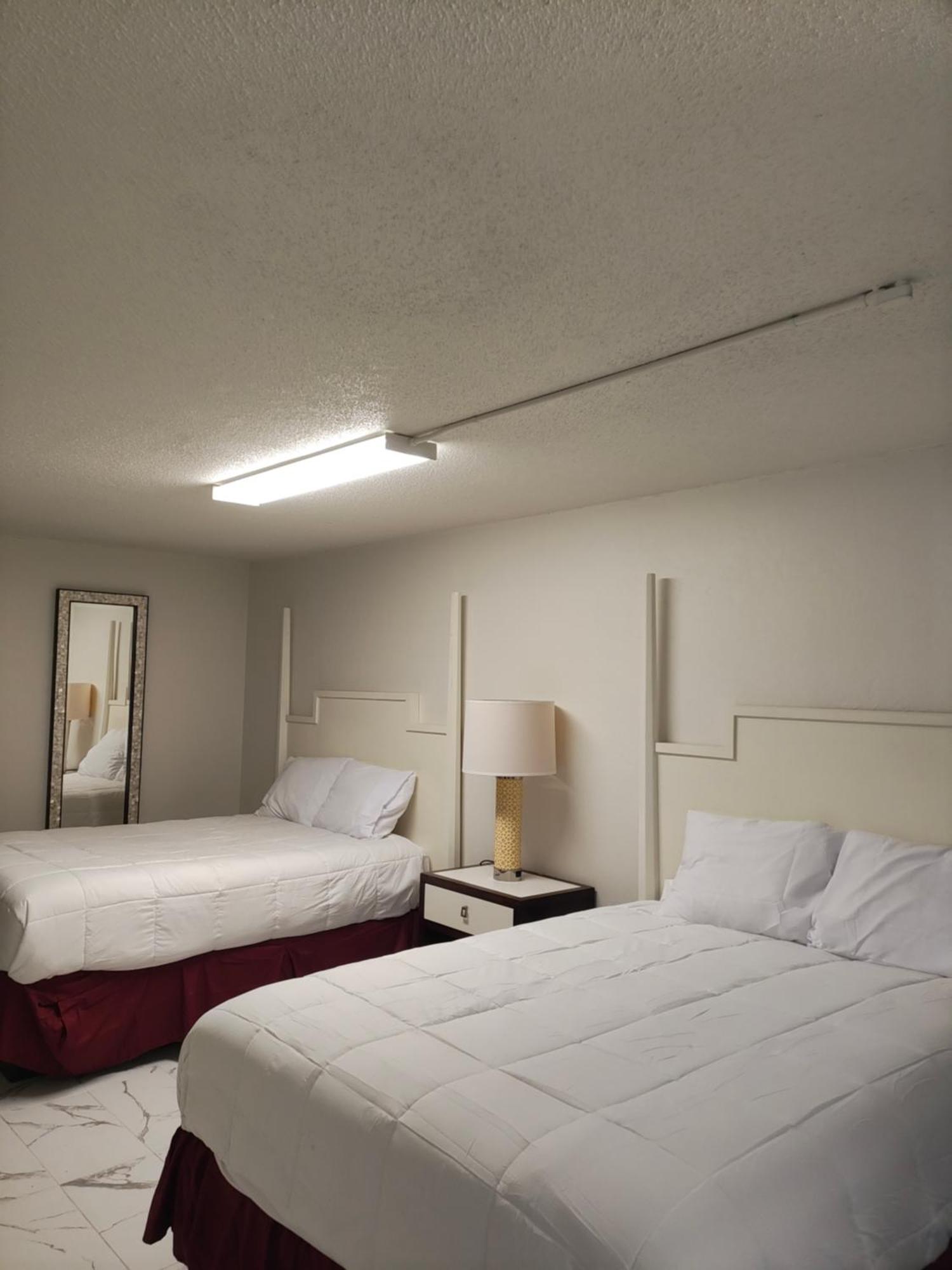 Super Hotel *